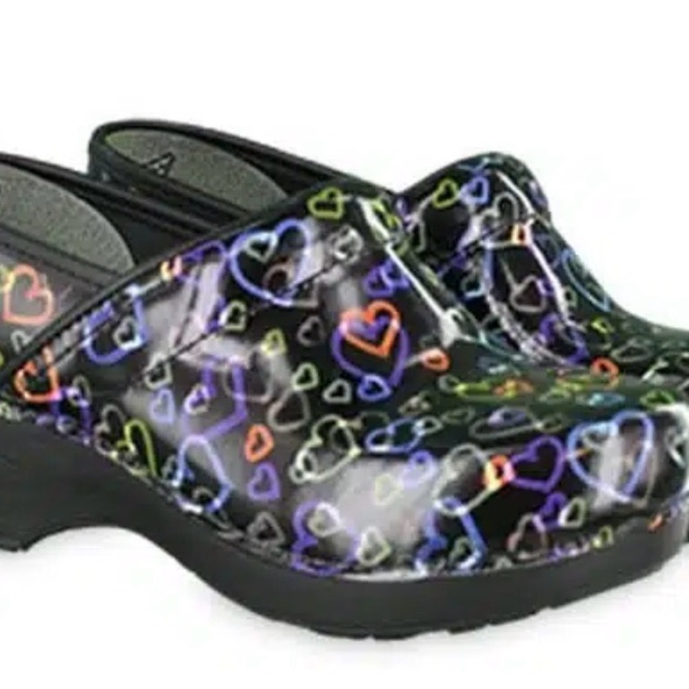 Colorful Heart Pattern Women's Clogs